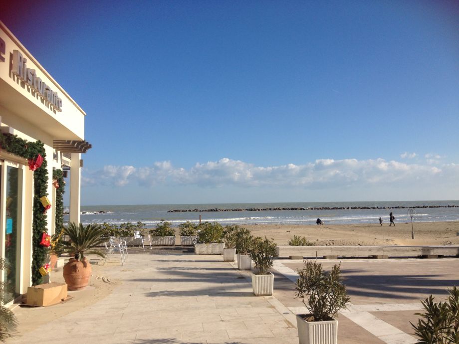 Strand en boulevard Grottamare