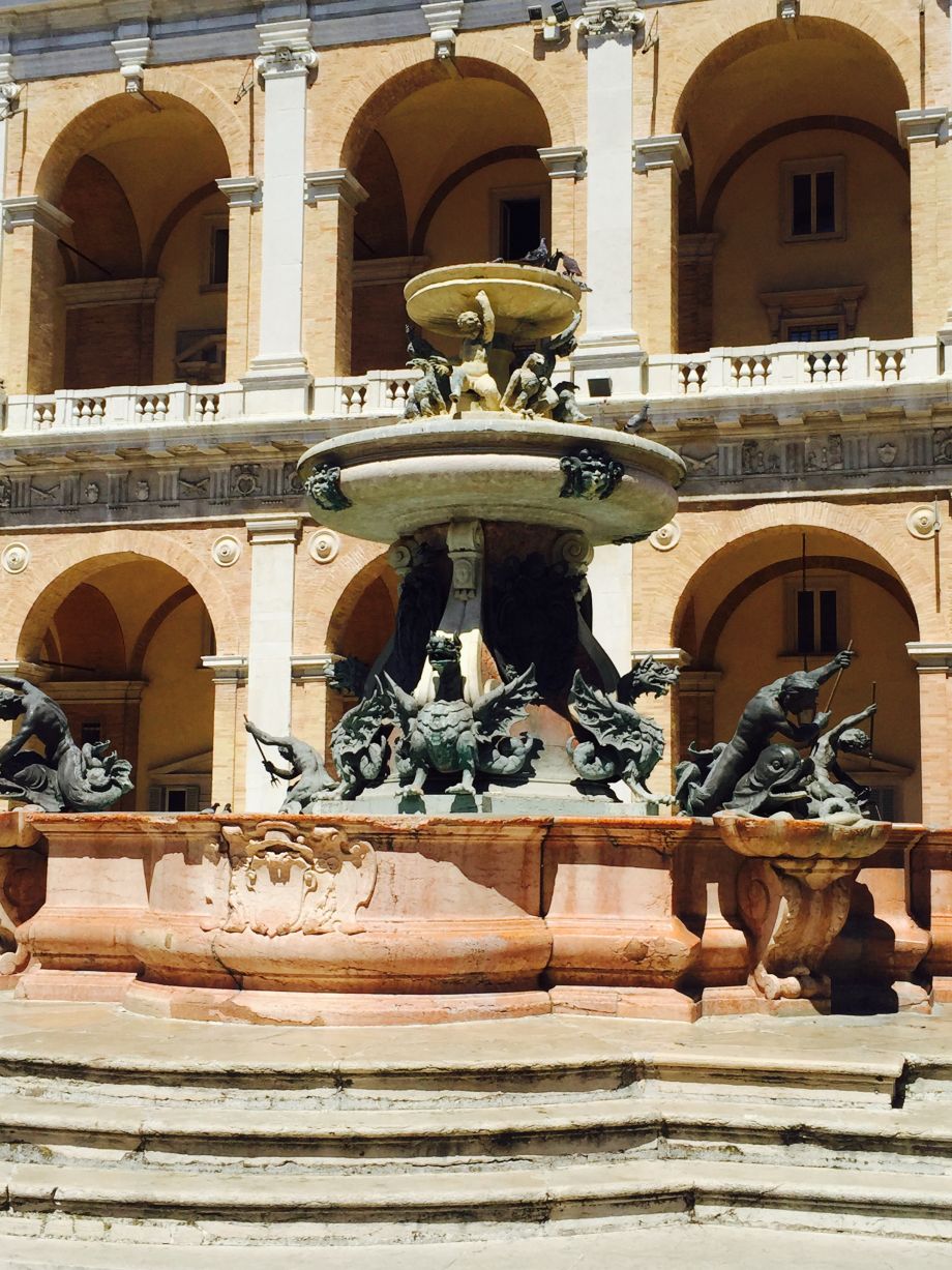 Piazza della Madonna, Loreto